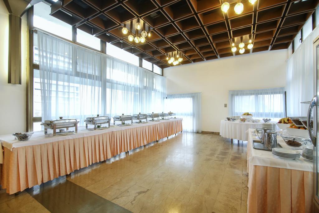 Hotel Zagreb Split Extérieur photo