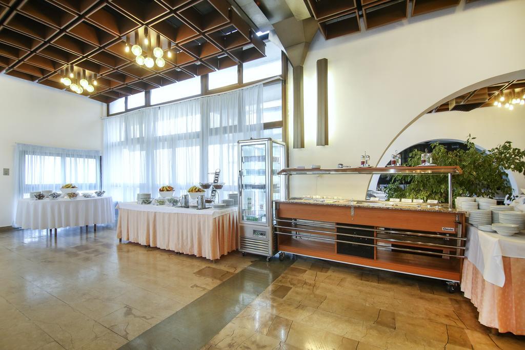 Hotel Zagreb Split Extérieur photo