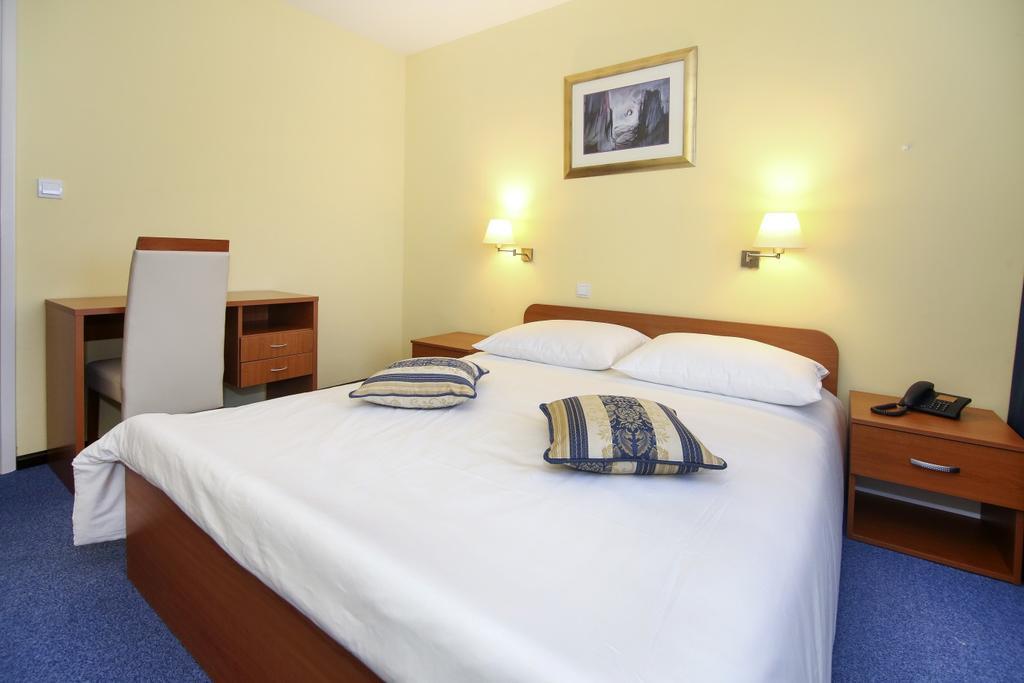 Hotel Zagreb Split Extérieur photo